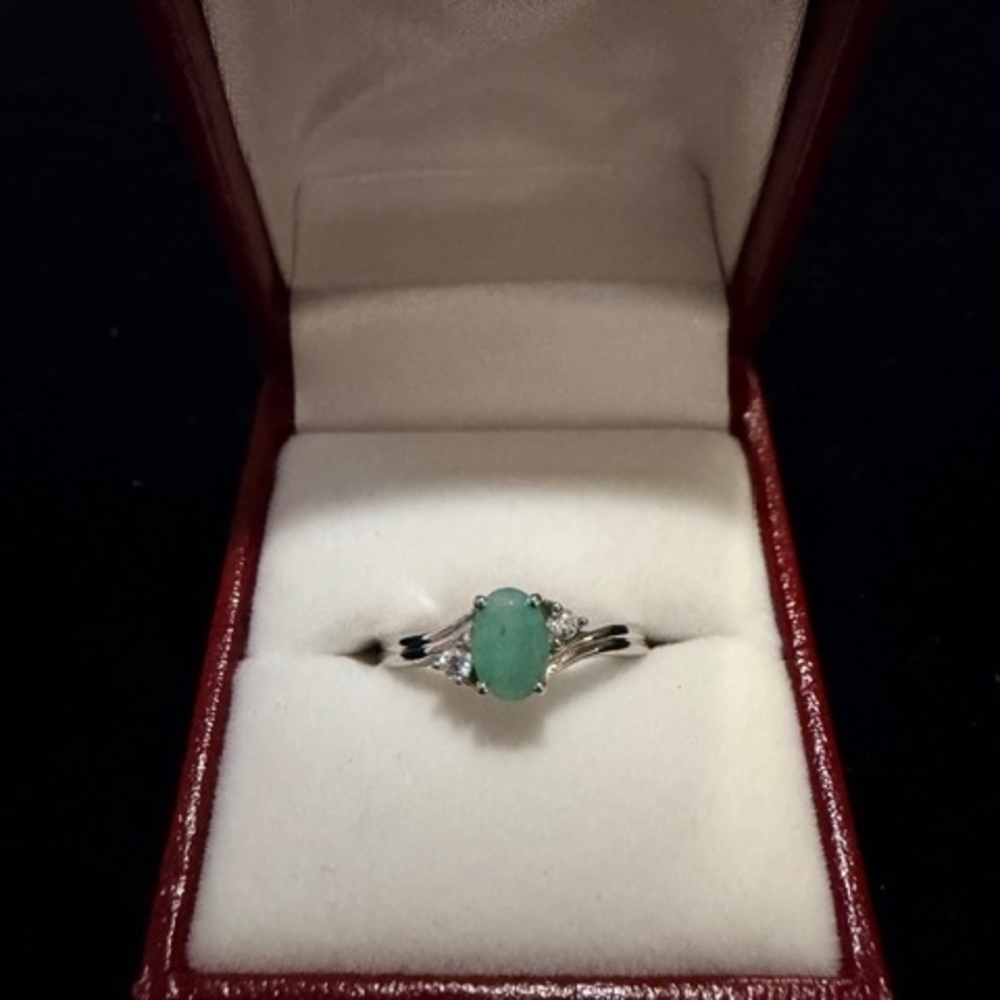 * Sterling Silver Emerald-Color Oval Gemstone Ring